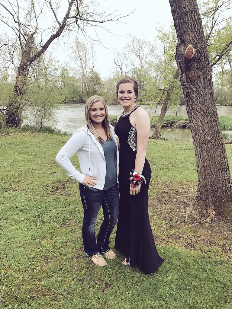 laura_reau's tweet photo. Happy birthday Syd😊 I hope you have a great day!! Love you💓💓 @sydmotylinski https://t.co/Um1anPsOXK
