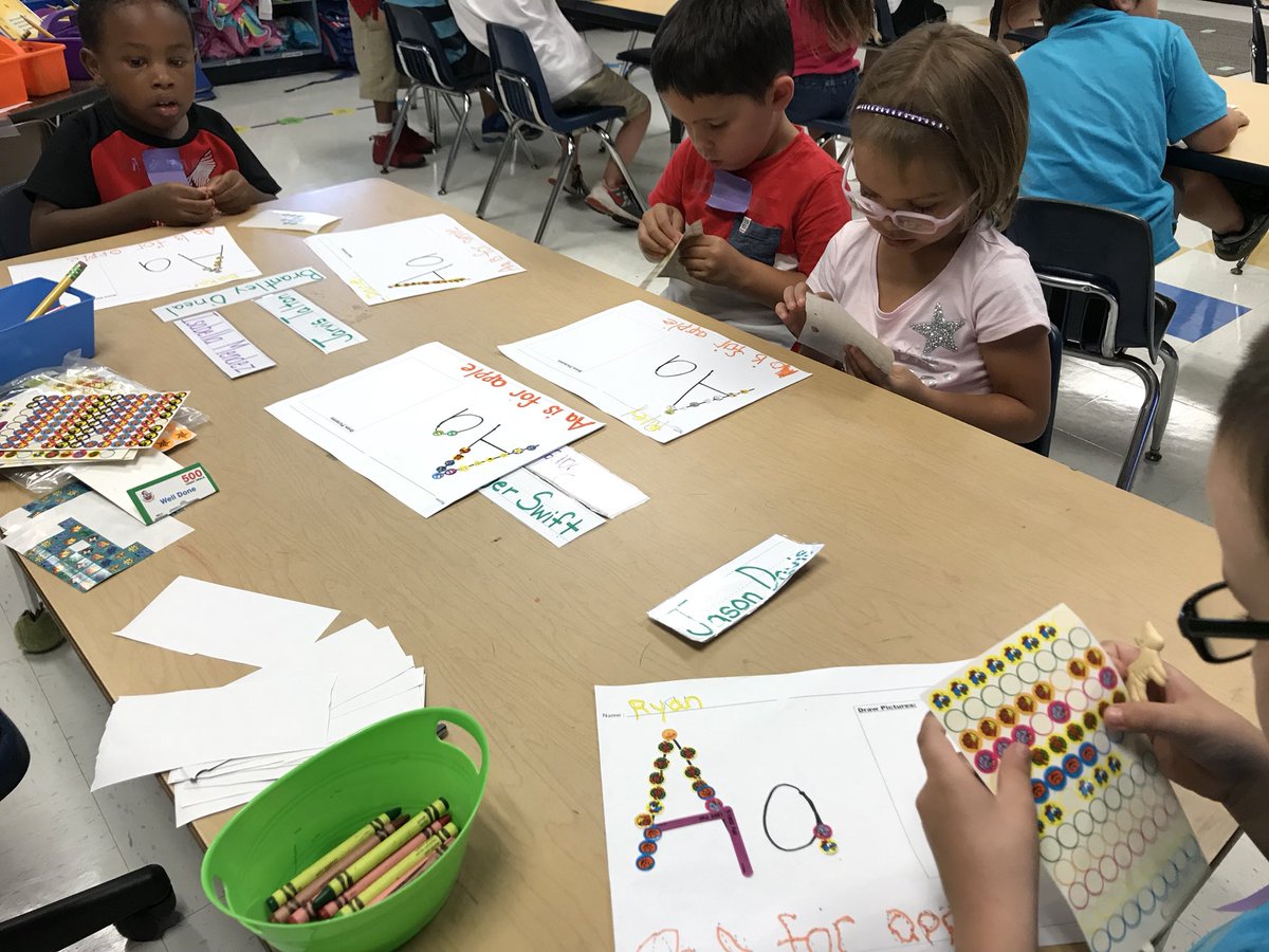 nagus_jobskills's tweet image. Letter rec, letter sound, letter formation... BOOM at Read Patillo summer VPK #vcssummer @vcsvpk