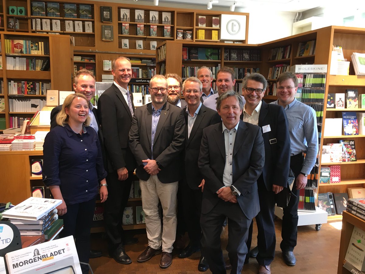 BeritLaanke's tweet photo. Sluttkonferanse for #ELinGO - elektrifisering av infrastruktur for godstransport - med minister @ketilso Stolt prosjektteam med prosjektleder fra @SINTEF og prosjekteier @StatensVegvesen https://t.co/G5kc765bns