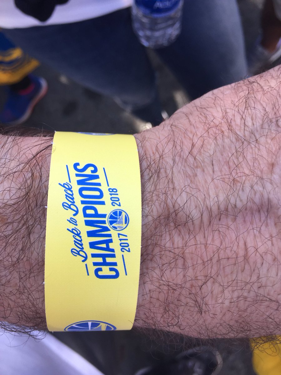 90 min. and counting!  Get down to Broadway and enjoy this amazing weather and give a shout out to The Dubs!  #WarriorsParade