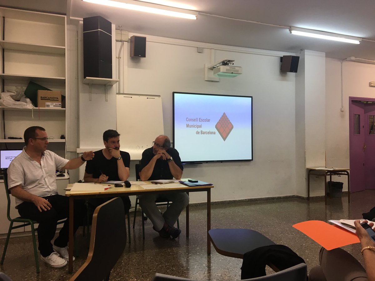 Avui estem participant al Consell Escolar <a href="/bcn_hg/">Horta-Guinardó</a> Els Consells Escolars son àmbits per compartir i per dialogar entre els diferents estaments de la Comunitat Educativa   <a href="/miquelessomba/">Miquel Angel Essomba</a> @consescat <a href="/consorciedubcn/">Consorci d'Educació</a>
