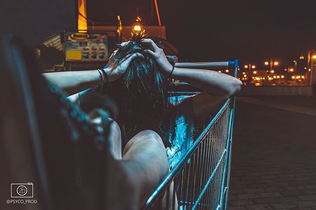 PsycoProduction's tweet photo. #red #blue #dark #darkness #scream #italiangirl #portrait #obsession #depression #paranoid #agony #night #moon #hair #hand #horror #tck_shots #followme #follow4follow #likeme #like4like #firstpost #tattoo #piercing #shop #jeans #light #street #urban #face https://t.co/nnUx4XiJdf https://t.co/UauS6rqNWJ