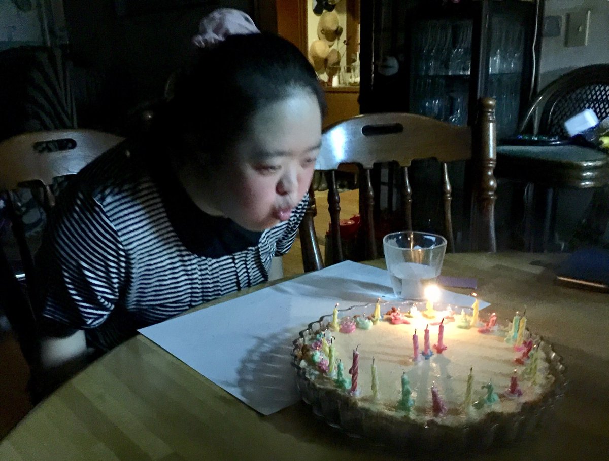 金澤翔子 公式ツイッター ３3歳の誕生日 33本目のローソクを消すところです