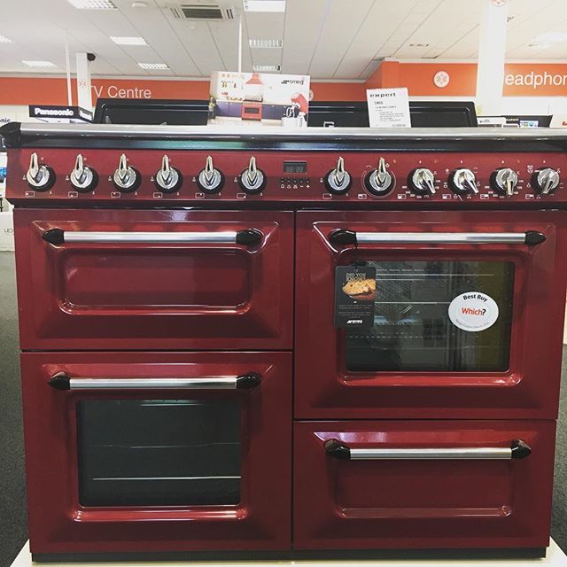 Buy a Smeg Range Cooker and Receive a FREE Red Stand Mixer worth €419.95 !!
Offer ends 24th June 
#smeg #rangecooker #stakelums ift.tt/2t2eyE0