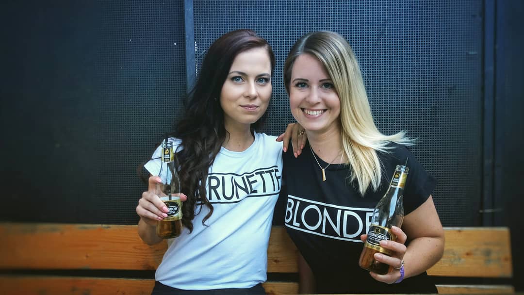 Every brunette needs a blonde best friend ❤ #tbt to the Malarkey's concert last week 🎶🍻