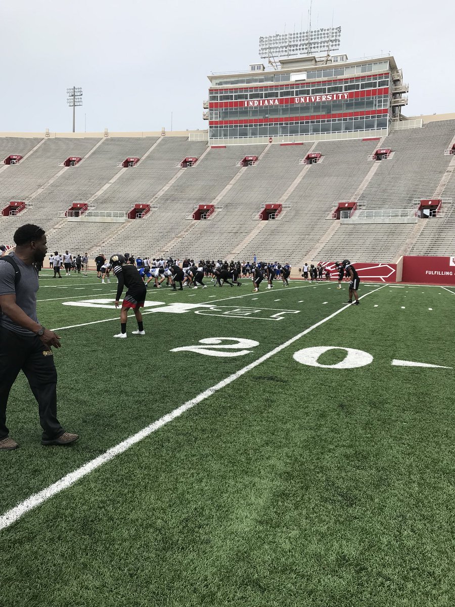 CoachJCoon's tweet photo. Getting great work in today!!! #gettingbettereveryrep https://t.co/et8lsI3oN4
