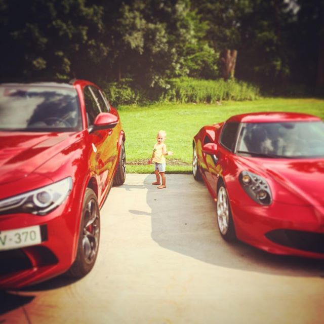 PhilVanLinden's tweet photo. Papa, voor mij de linkse #alfaromeo #quadrofoglio #stelvioquadrifoglio #alfa4c https://t.co/OLs74Z863d https://t.co/2fK1a05Tf7