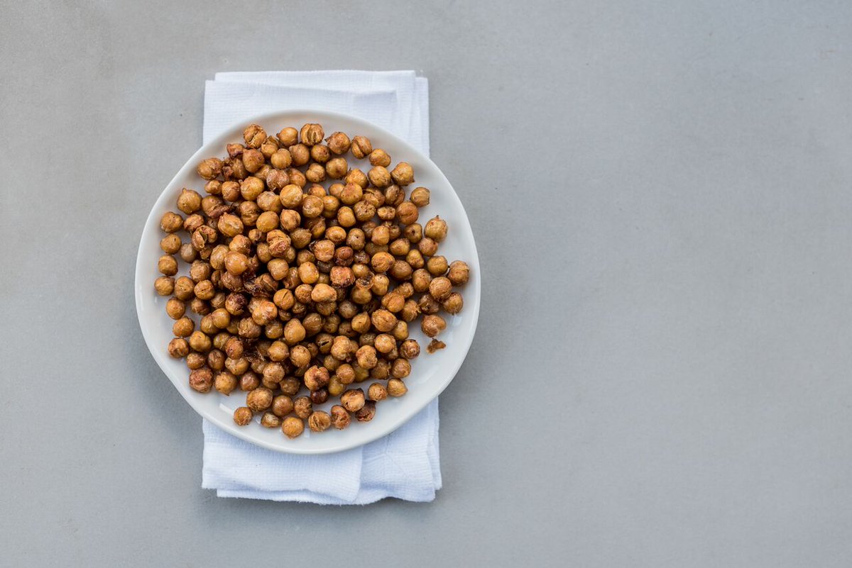 Our crunchy paprika roasted chickpeas will be your new addiction! ❤️bit.ly/2JN9fSZ #simplicity #arganoil