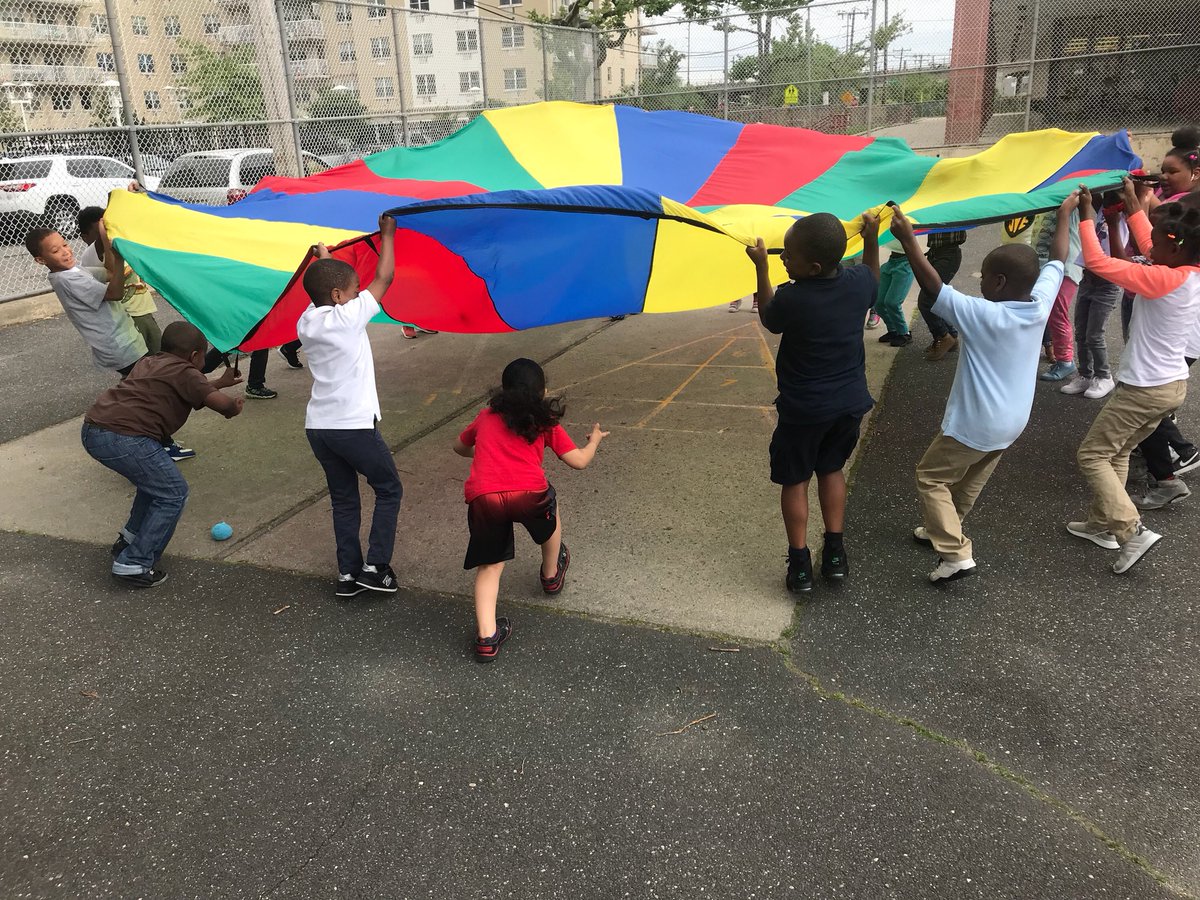 PS183Q's tweet photo. Field day 2018 https://t.co/QaNcb7S223