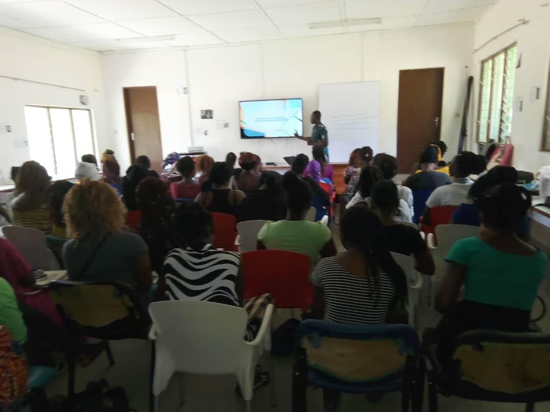 jeanduchrtist's tweet photo. Elles étaient nombreuses à faire le déplacement de l'université de kara pour s'informer sur le fonctionnement de la plateforme d'emploi digitale @isahitcom  et saisir cette opportunité de gagner un complément de revenu #WomenEmpowerment #DigitalWork @IsaMTop https://t.co/4q6nfqYTb4