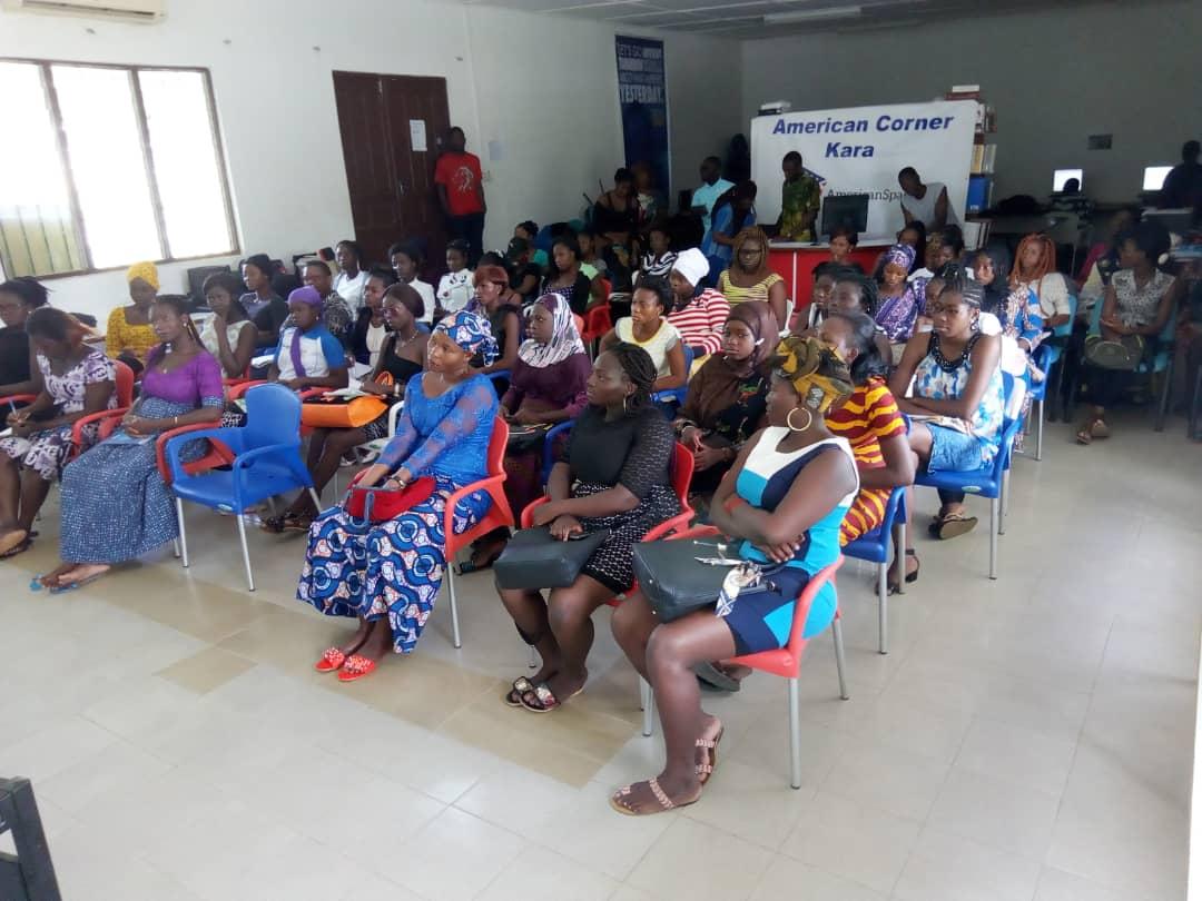 jeanduchrtist's tweet photo. Elles étaient nombreuses à faire le déplacement de l'université de kara pour s'informer sur le fonctionnement de la plateforme d'emploi digitale @isahitcom  et saisir cette opportunité de gagner un complément de revenu #WomenEmpowerment #DigitalWork @IsaMTop https://t.co/4q6nfqYTb4