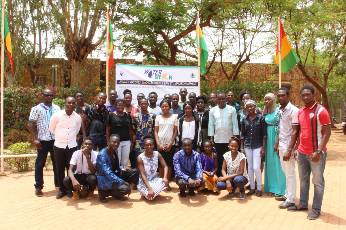 Aly_SIMBORO's tweet photo. Formation/Coaching des 16 finalistes du concours #WaterStar: jeunes artistes engagés pour l'eau et l'environnement ce 09 juin à 2iE. RDV le 29 juin pour la finale qui s'annonce grandiose! @JeunesEauClimat @InternSecrWater  @GwpWaf @WYPW_PMJE #FarafinaEcoWater @BlogueursBF https://t.co/iokykmQetg