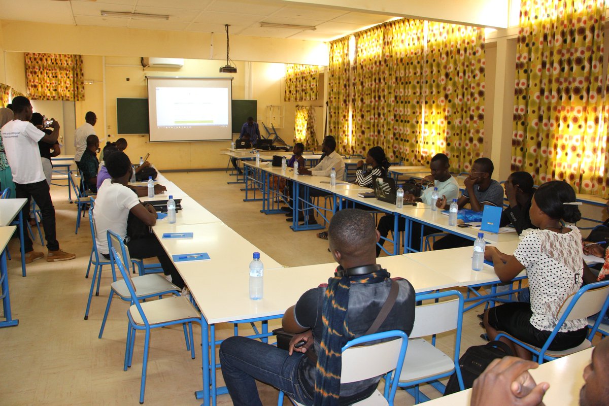 Aly_SIMBORO's tweet photo. Formation/Coaching des 16 finalistes du concours #WaterStar: jeunes artistes engagés pour l'eau et l'environnement ce 09 juin à 2iE. RDV le 29 juin pour la finale qui s'annonce grandiose! @JeunesEauClimat @InternSecrWater  @GwpWaf @WYPW_PMJE #FarafinaEcoWater @BlogueursBF https://t.co/iokykmQetg