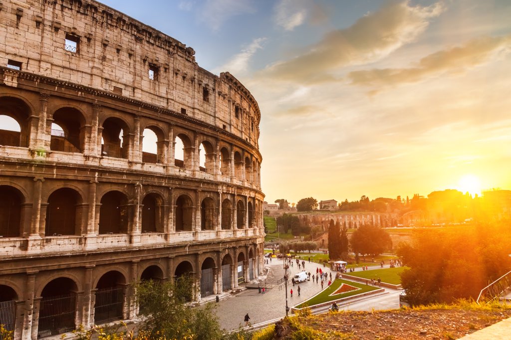 Il fascino è fascino! Godiamoci un tramonto romano con vista #Colosseo #Roma [ft TW @travelwhatelse]