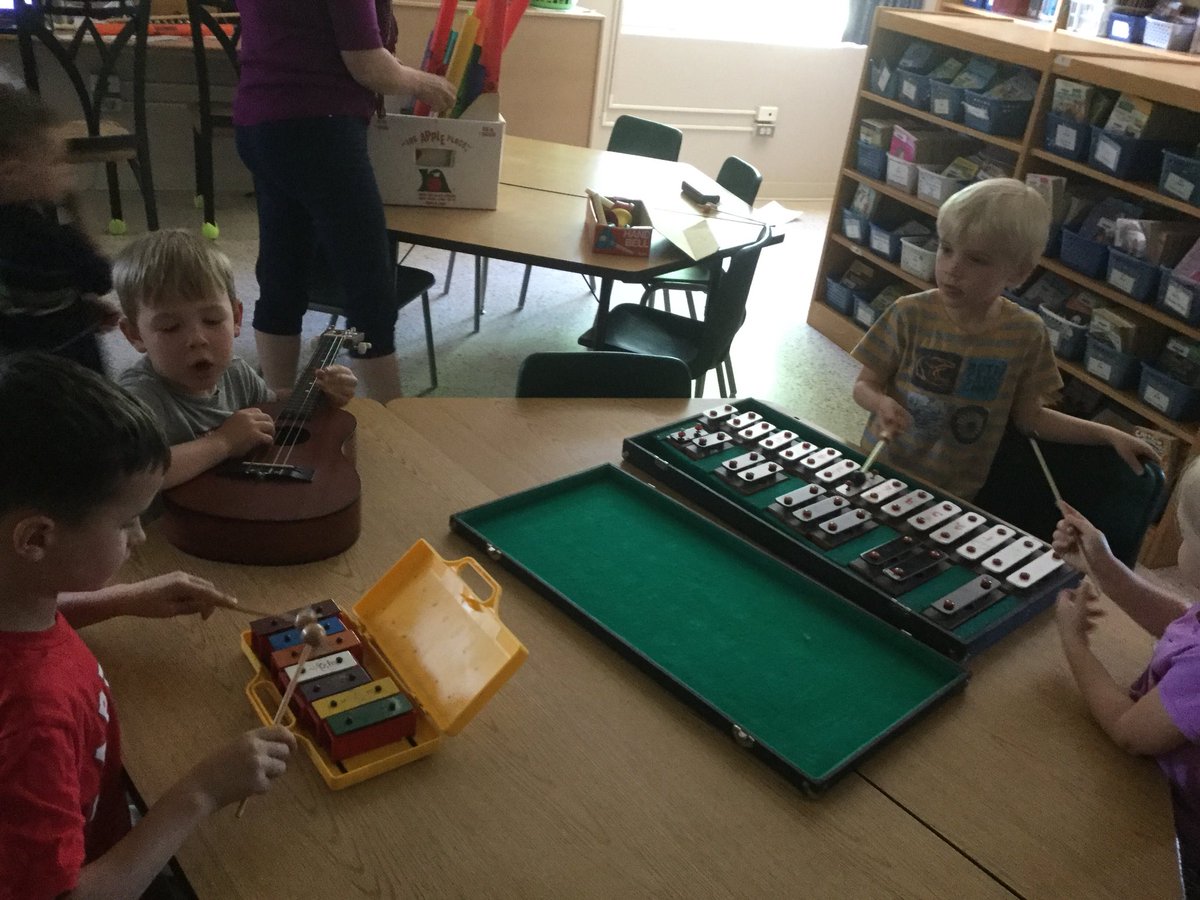 WPSKindersRoom4's tweet photo. Experimenting with musical instruments 
Are they low, medium or high pitch? https://t.co/Y7uERqlscv