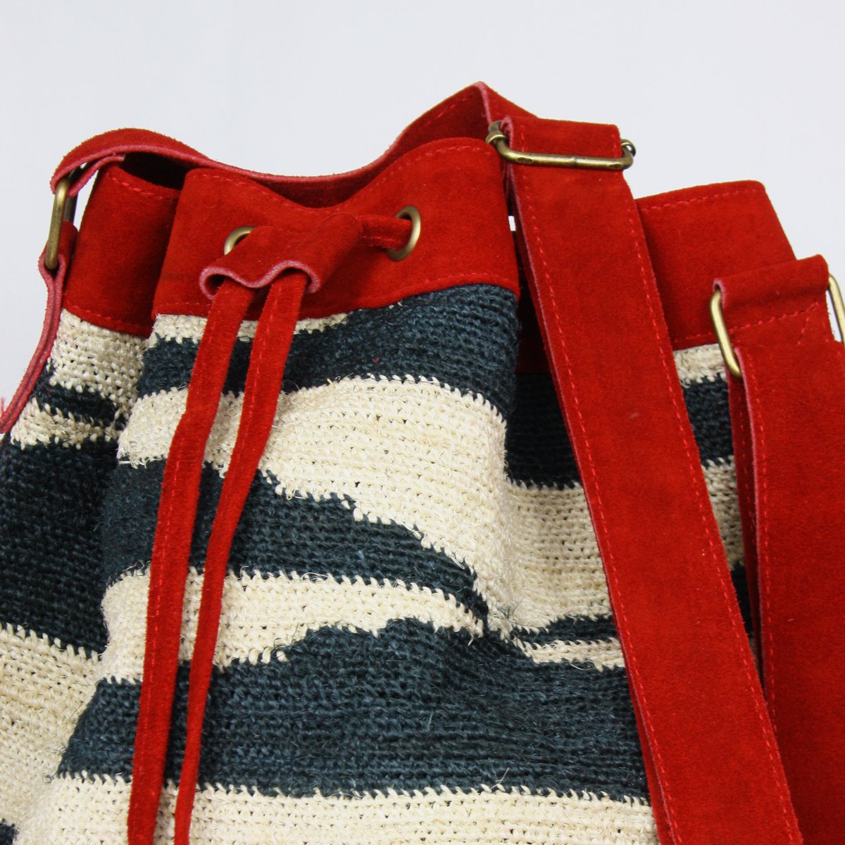 CircularProject's tweet photo. Te mostramos este fabuloso bolso étnico hecho por las mejores manos artesana de la zona de ecuador.
Te contamos mas en nuestra web https://t.co/zku239lcCx
@yanapaqui
#modasostenible #modarural https://t.co/KN90hwSetC