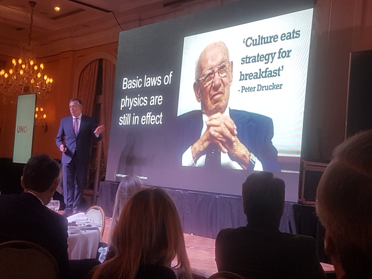 letiarenaveraza's tweet photo. Muy bueno. AI vs hombre. @CEOSummit2018 https://t.co/Sc7j8KdnIv