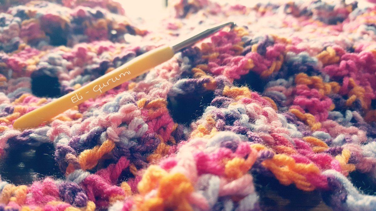 eligurumi's tweet photo. Poniéndole color a este martes gris! 🌈😍💖
.
.
.
#CrocheteandoAndo #Crochet #Ganchillo #Colores #Frío #ChalJapones #HandMade #Arte #Working #Creando #MadeWithLove https://t.co/XEW5hxCo6P