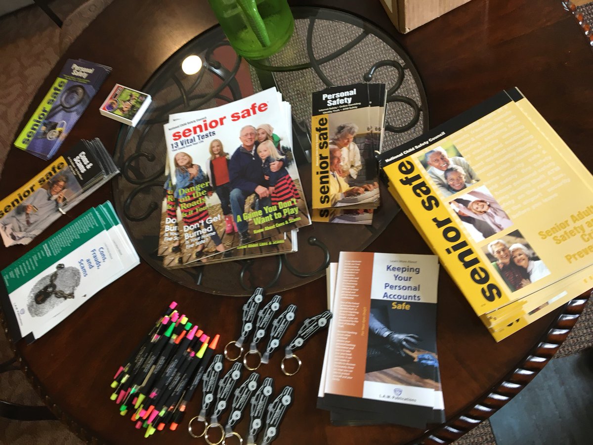 altoonachief's tweet photo. @AltoonaPolice @AltoonaWI Enjoyed presenting to Oak Gardens residents today. We love protecting our elderly and establishing relations with them so they feel safe and trust us. #puttingourcommunityfirst https://t.co/6R1y7kHMtV
