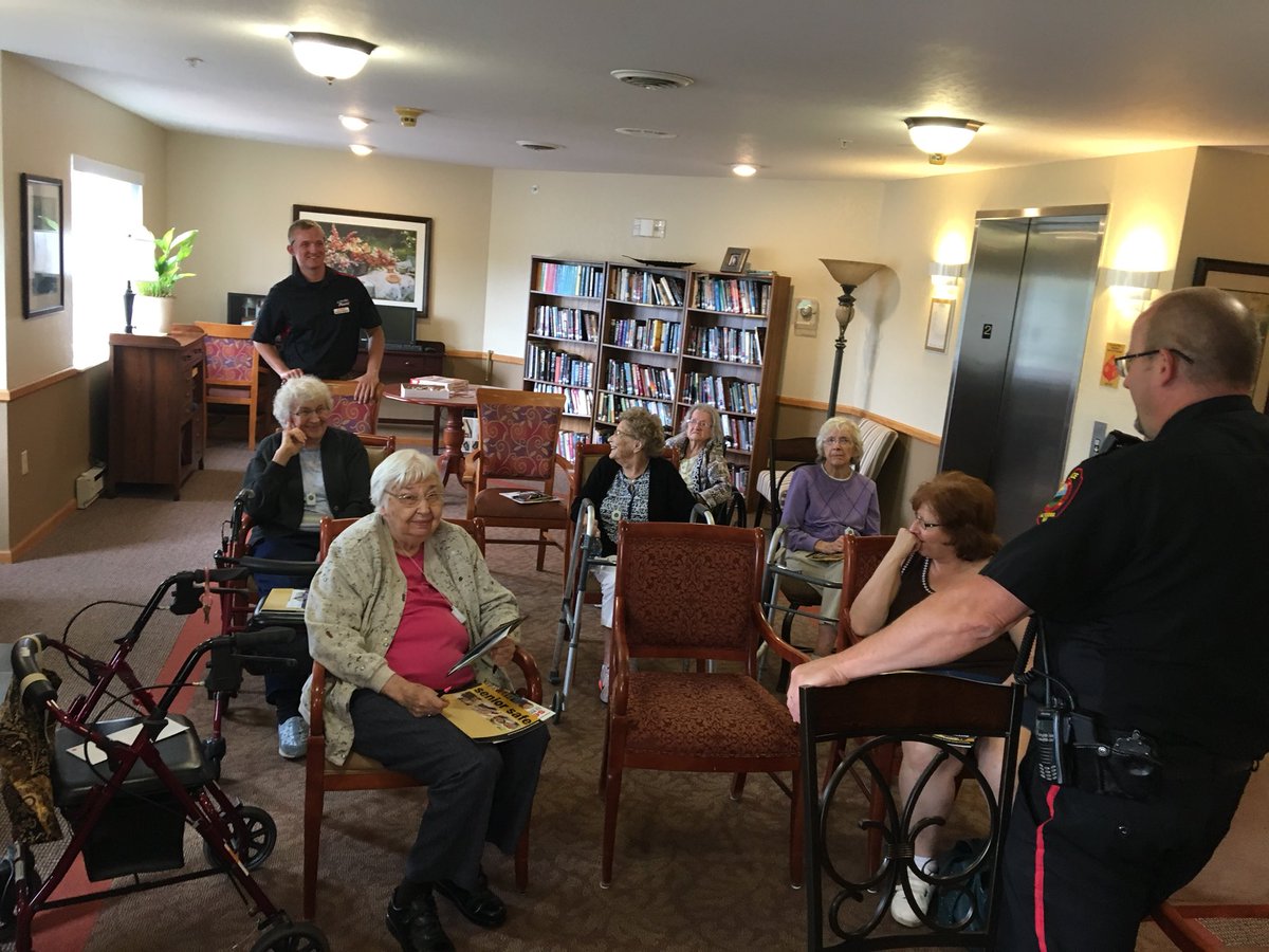 altoonachief's tweet photo. @AltoonaPolice @AltoonaWI Enjoyed presenting to Oak Gardens residents today. We love protecting our elderly and establishing relations with them so they feel safe and trust us. #puttingourcommunityfirst https://t.co/6R1y7kHMtV