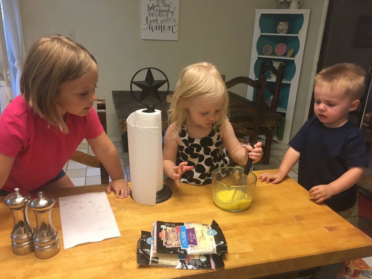 rebecca_resop's tweet photo. Making breakfast is a family affair #ilovesummerbreak #summertimeequalfamilytime #everyonehasaturn https://t.co/WYIS0KCsn3