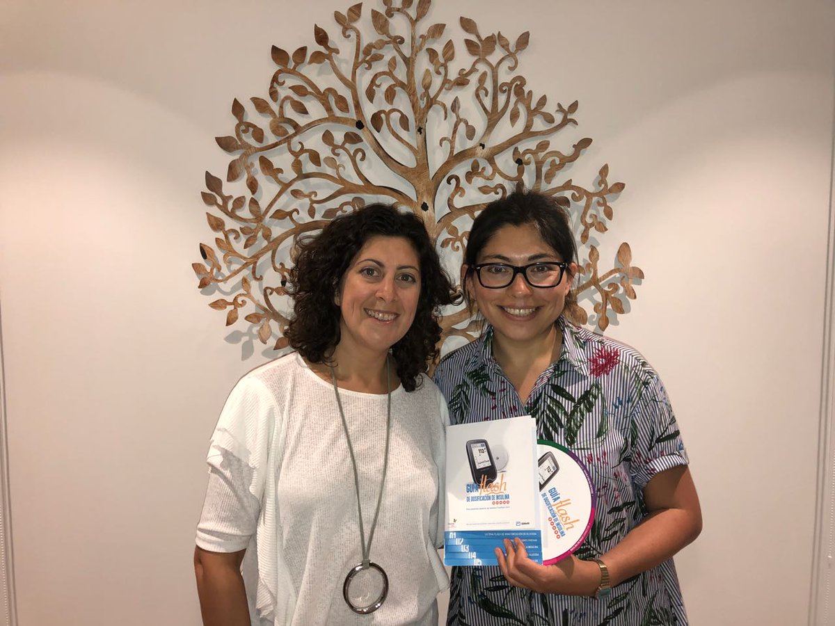 MiDiabetes's tweet photo. Ya tenemos rumbo a #Chile desde #España la Guía Flash de Dosificación de #Insulina para #Pacientes Usuarios de #FreeStyleLibre @FreeStyleDiabet de manos de una de sus autoras, la Dra. @gb_cintia Gracias por el regalo! https://t.co/jwxAzGTLmq