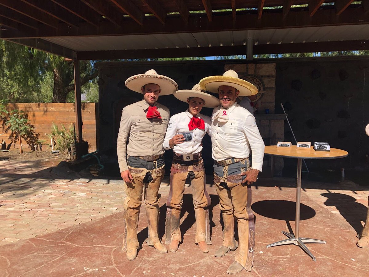 chikilin__99's tweet photo. Equipo de terna #segundolugarpialenelruedo #ranchohennessy #pocamadre #mrbuckles #sangrealtena https://t.co/y6EWUTiViq