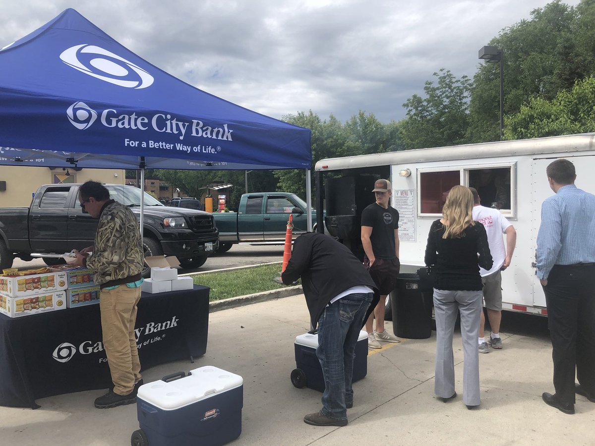 FargoRayo's tweet photo. Texas Q BBQ is serving lunch at the 8th St Moorhead Gate City Bank today benefiting the F5 project. Bonus:  the food is delicious, too. #eatwell #dogood https://t.co/5r3dd2Hcna