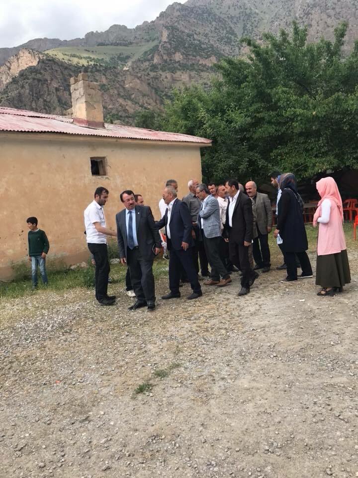 EAsireti's tweet photo. Aşiret reisimiz @MEHMETSALHZBEK1 mv A adymz #Ertoşi iş adamı @sabankahraman65 çatak İlçe Bşk @65_babur ilçe teş ile #şırnak #beytüşebap #Gülpınar üçgeninde #Çelo dağlarında bulunan #Konalga köyünü zyrt ettlr. #VakitTÜRKİYEVakti @RT_Erdogan @tcbestepe @Akparti @hasandogan https://t.co/oyy6aie8Dt