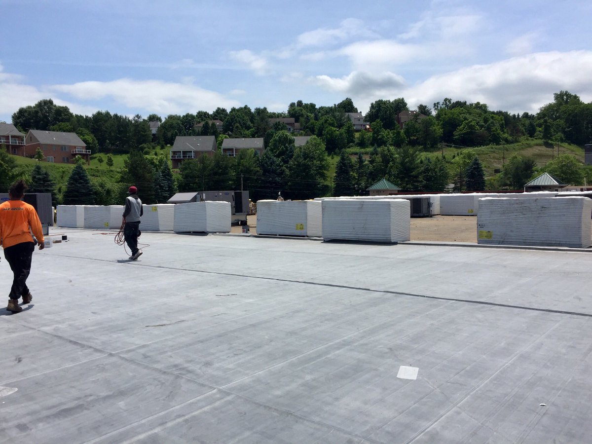 RoofConsultant's tweet photo. Beautiful 1st day of @VersicoRoofing #ballast #EPDM #roofing on McDowell Shops. #qualitymatters https://t.co/01vvZZRkgg