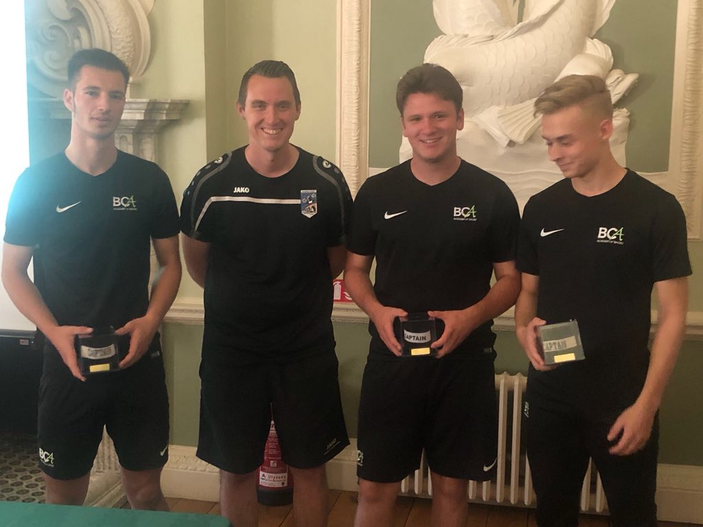 Maidenhead United Academy tweet media