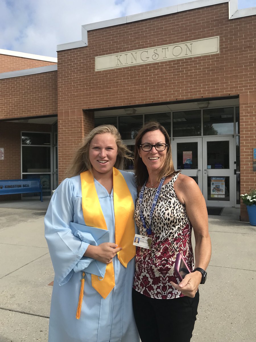 EcheaJenn's tweet photo. Thanks for hosting the graduates today! https://t.co/kicc6anrRJ