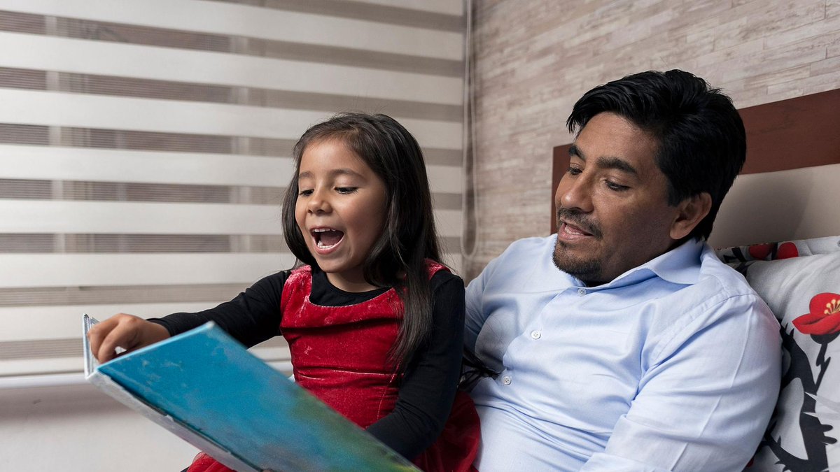 edutopia's tweet photo. STUDY: Skip the screens with toddlers and read old-fashioned picture books instead. https://t.co/WG497Hm3do https://t.co/vGeJ4TK2bP