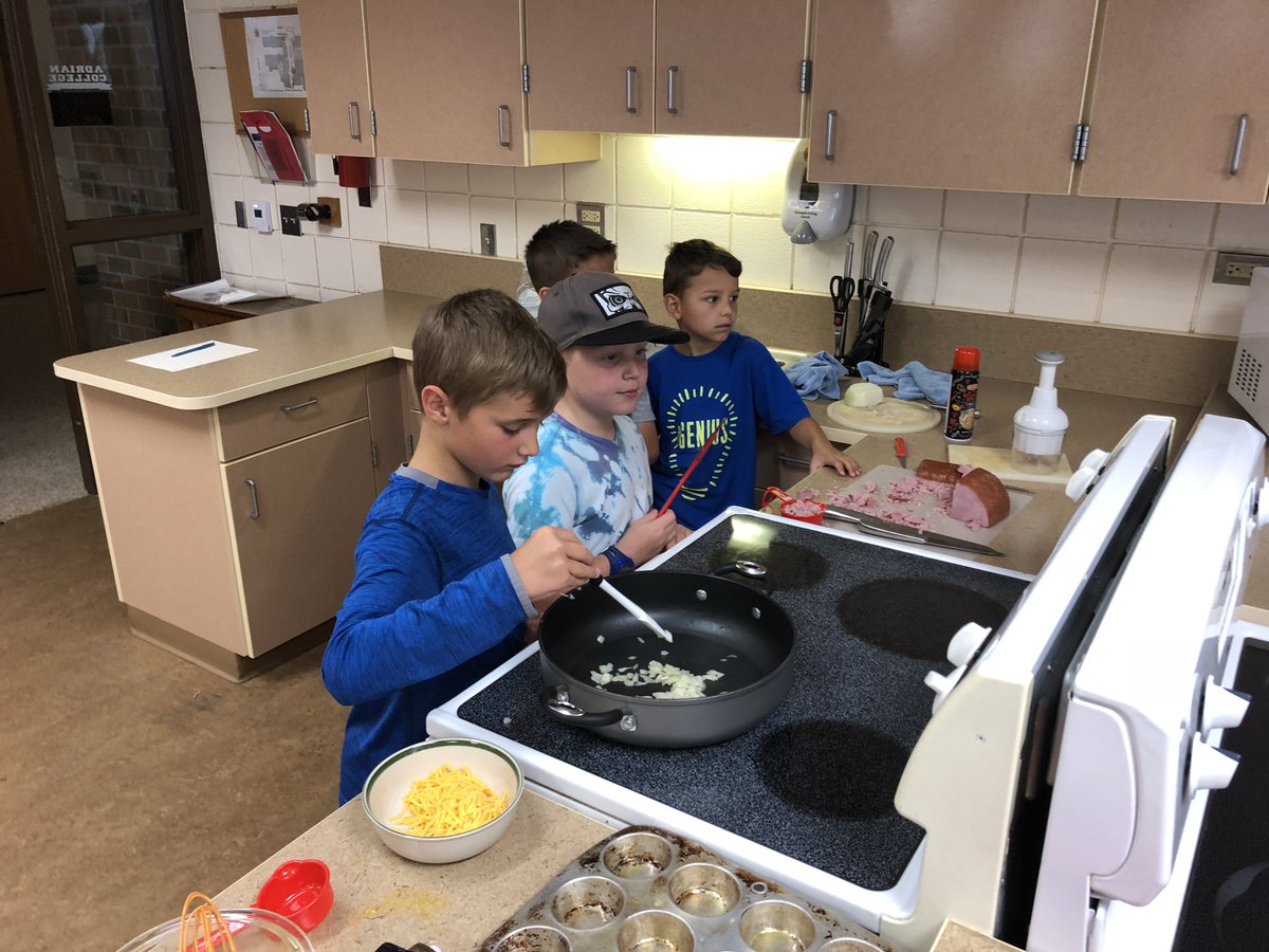 LauraMunjoy's tweet photo. TK Community Enrichment summer day camps are in full swing!
Nathan Fischer's Cooking with kids class students made muffins! https://t.co/joXnxaWuJO