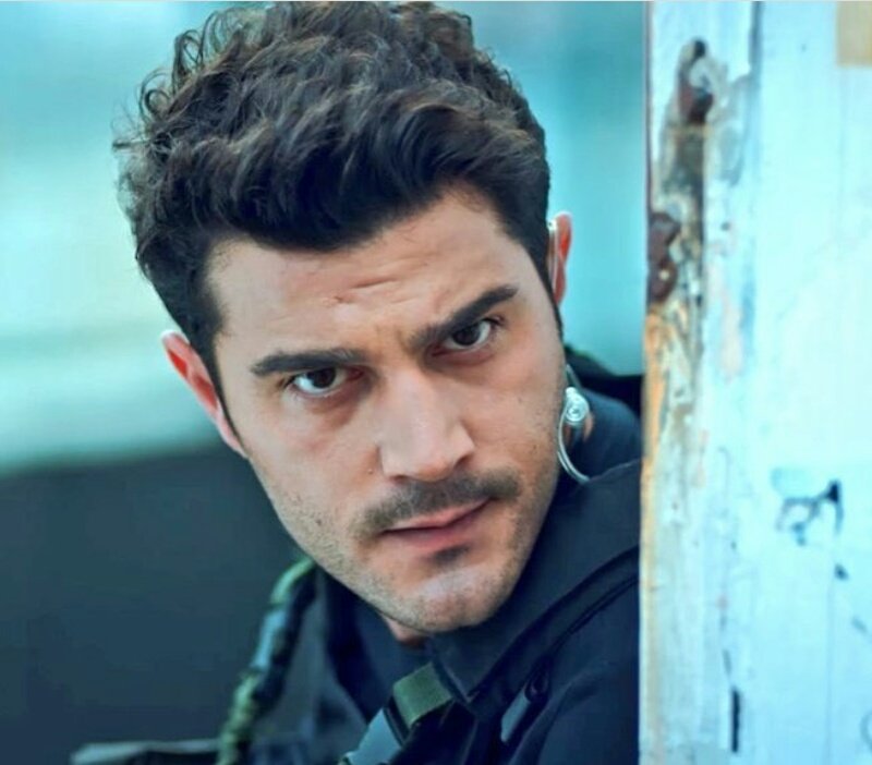 Bir adamın her hali mi tatlı olur
UmudunLisanı EyFet