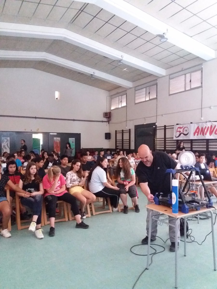 Avui gran dia de Cloenda del Projecte Tàndem curs 2017-2018 amb el Institut Torras i Bages. Presentació i lliurament de Jocs de Taula dissenyats pels joves de primer d'ESO.
