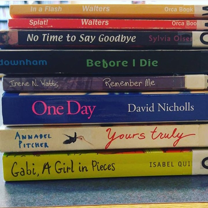 Sulli_Library's tweet image. Congrats to the winners of the #SulliSpinePoetry contest! AJ, Mackenzie, and Iranjot! Come to the library office for your prize!