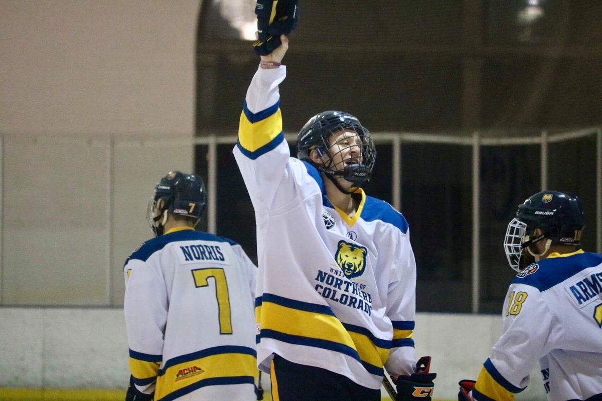 HockeyUNC's tweet image. Raise your hand if you miss hockey season 🙋🏻‍♂️