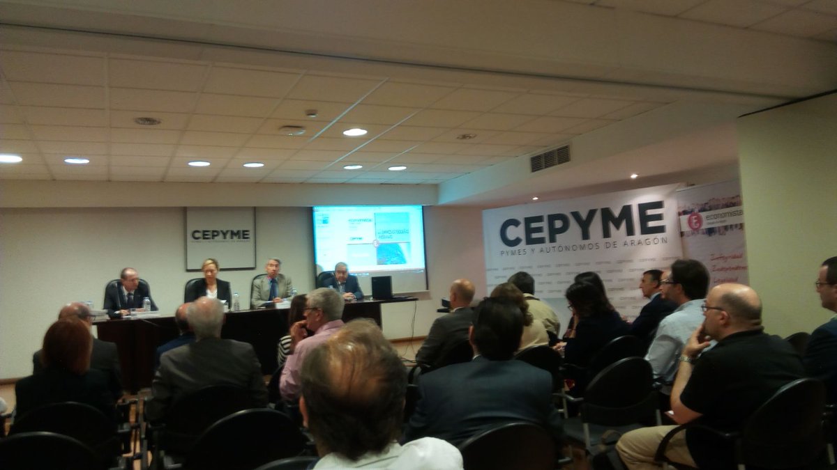 Up4Data's tweet image. Hoy hemos estado en la  presentación de la guía de buen gobierno para pymes en el Colegio de @EconomistasOrg junto a @cepymearagon , @aramezgz @martagaston @GobAragon 

▶ "La #RSC en el corazón de las pymes aragonesas"