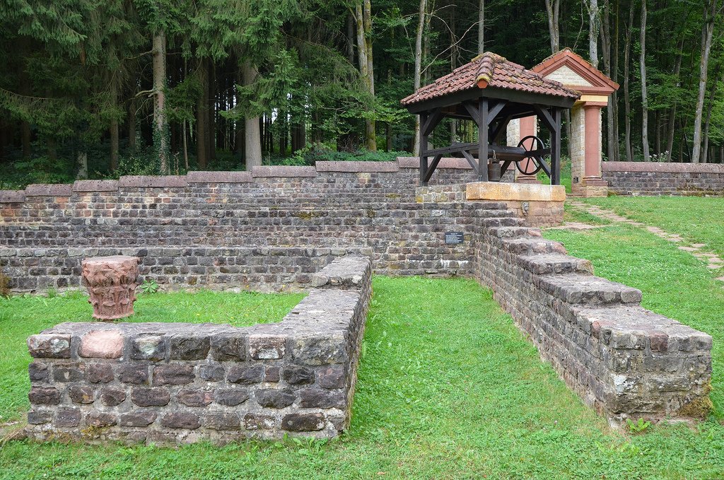 carolemadge's tweet photo. The Roman Temple Tawern in #Germany 🇩🇪 is a reconstructed Gallo-Roman sanctuary in Tawern near Trier. The original sanctuary was built in the 1st C AD and was used until the end of the 4th C AD. Mercury was the main deity worshipped.
Read more: ➡️ https://t.co/lb6e3I2q73 https://t.co/eLhR1JNAcA