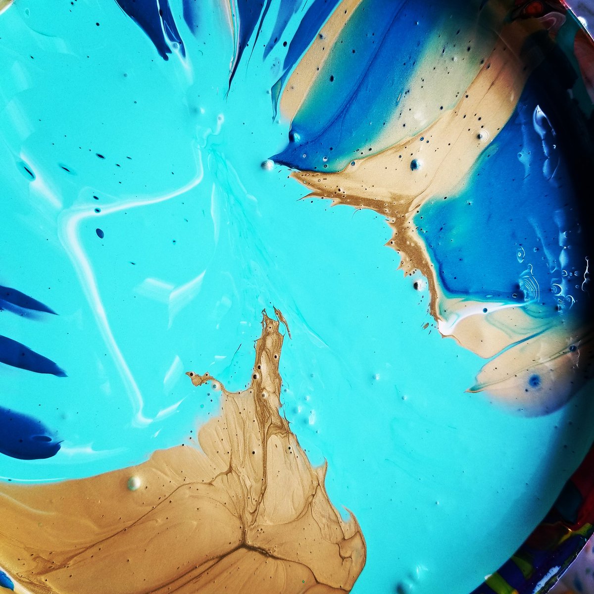 Last Saturday's big bucket o' paint. 
<a href="/Liquitex/">Henri Pech</a>
#paint #paintmixing #painting #acrylics #amsterdamacrylics #liquitex #mixedmedia #artwork #fluidartwork #originalart #originalartwork #fineart #contemporaryart #popart #emergingart #fluidart #liquitexofficial #goldenpaints