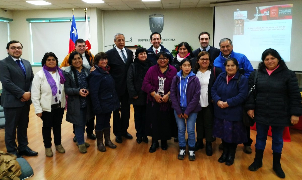 Sernatur_IX's tweet photo. Con la presencia del @Araucania_Eco, Francisco López y autoridades de gobierno la cooperativa #Folil junto a la @autonomadechile firmaron importante convenio de colaboración mutua.@Araucania_Eco @Sernatur https://t.co/LhAxVFaQGZ