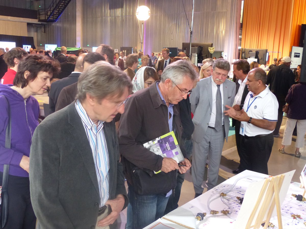 prefet59's tweet image. En visite sur le salon #DigitWeek, je salue cette belle initiative bâtie autour des métiers du #digital. Bravo aux organisateurs !