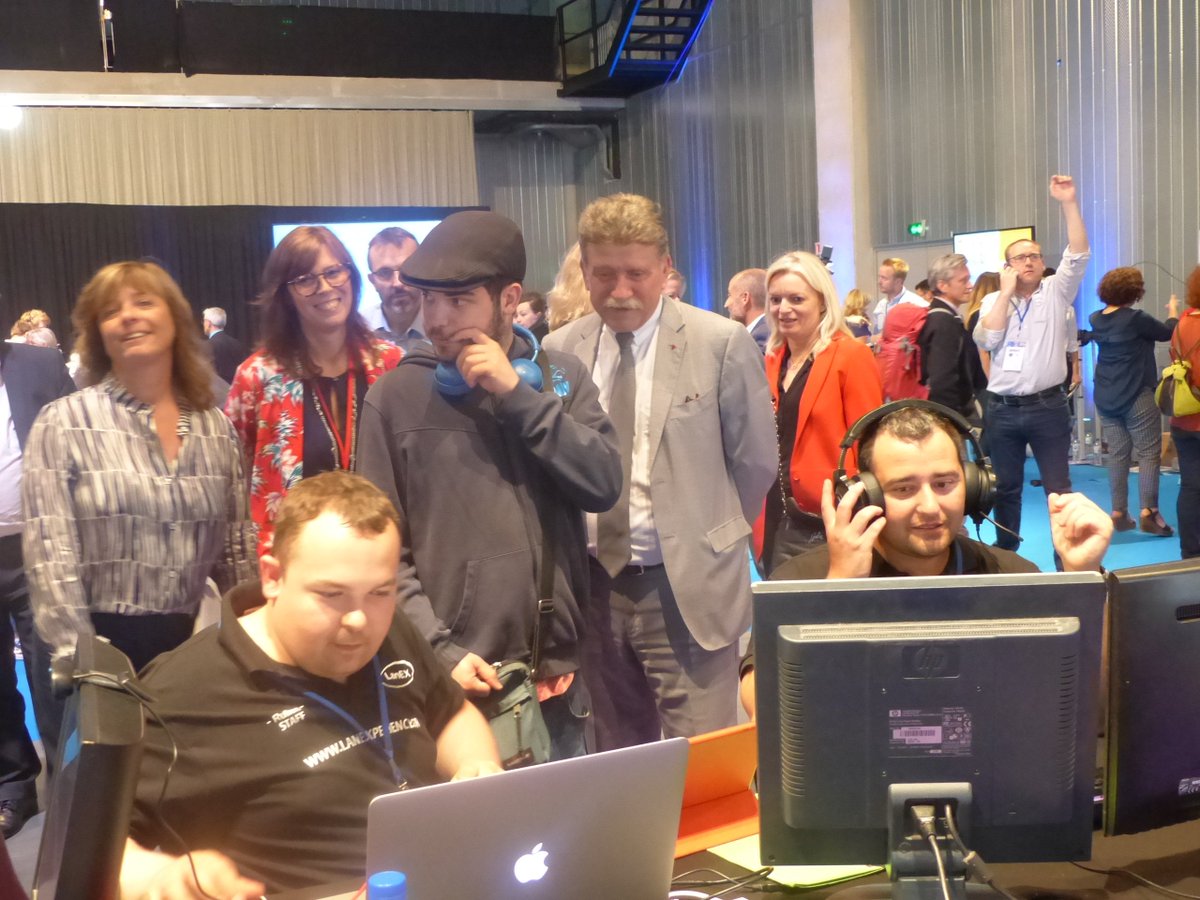 prefet59's tweet image. En visite sur le salon #DigitWeek, je salue cette belle initiative bâtie autour des métiers du #digital. Bravo aux organisateurs !