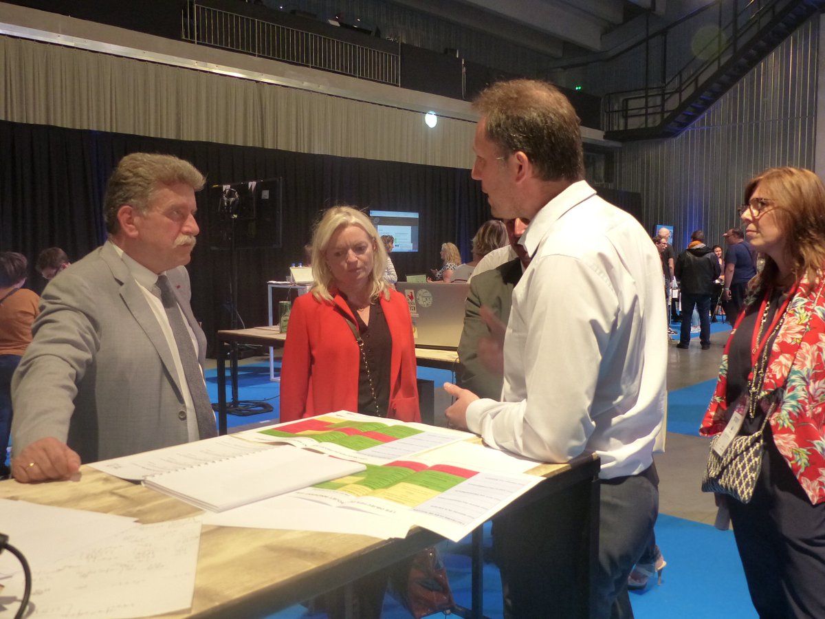 prefet59's tweet image. En visite sur le salon #DigitWeek, je salue cette belle initiative bâtie autour des métiers du #digital. Bravo aux organisateurs !