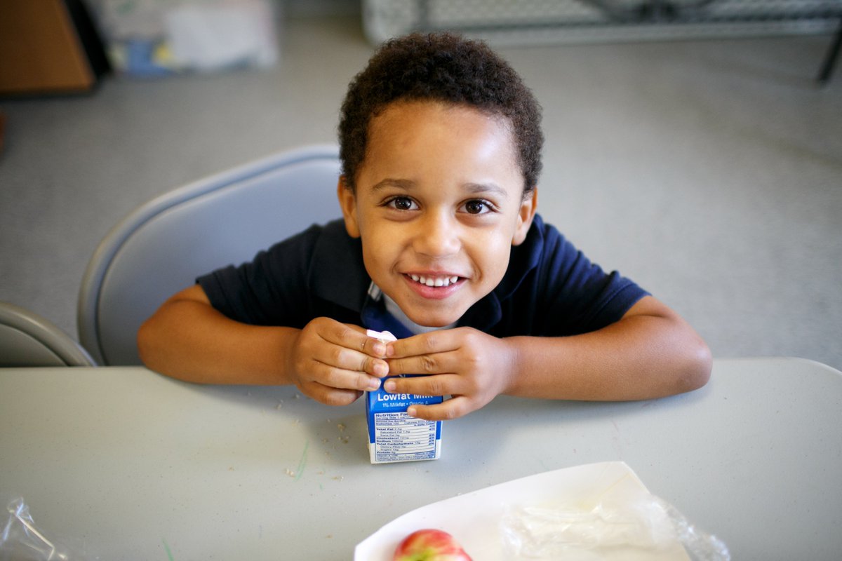 nokidhungry's tweet photo. Wondering how can you help connect kids with #SummerMeals?

1️⃣  Text FOOD to 877-877 to find summer meal sites near you. 
2️⃣  Help set up a summer meals site.
3️⃣  Call 1-866-3-HUNGRY to receive info and assistance on how to access emergency food programs. https://t.co/yPZuYrAIgd