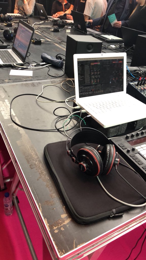 Kvndlnn's tweet image. Conférences, démo, #job #formation la #digitweek se termine en beauté ce soir! @poleemploi_HDF @elemahieu @Nadine_CRINIER @Apec_HDF