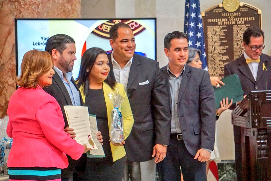 YashiraMLebron's tweet photo. Algunos de Los invitados en el Homenaje del Día de Los Padres #CamaradeRepresentantes #VisionyProgreso #Rotonda #BayamonDist8 https://t.co/ugWr4ZzKdF