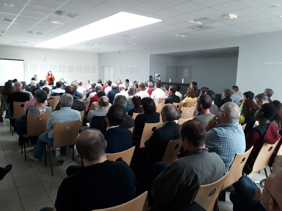 DSLAngers's tweet photo. Salle pleine et échanges fructueux ce soir avec les associations sportives @rosanjou https://t.co/yhBnxbABkE