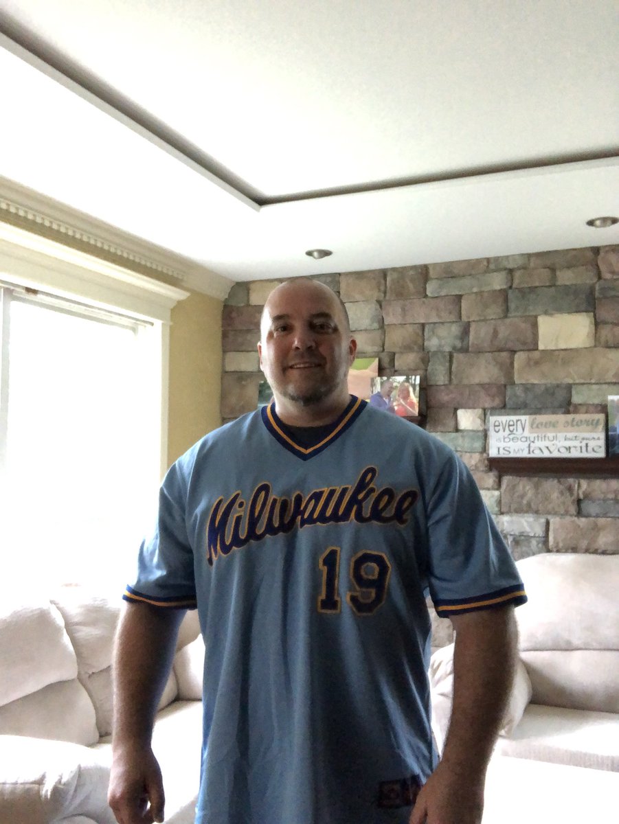 My love for the retro, old-school jerseys continue. Proudly wearing my new #RobinYount throw-back @MajesticOnField #CooperstownCollection jersey. Going to the Cubs-Brewers game tmw at @millerpark but I’ll be all Cubs-ed out! 😂😀⚾️
